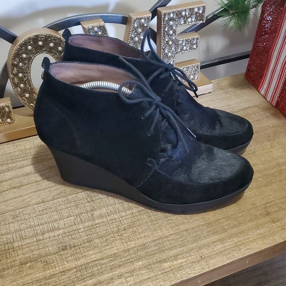 Donald Pliner Black Suede Calf Hair Lace Up Wedge Ankle Booties Shoes Womens 9.5